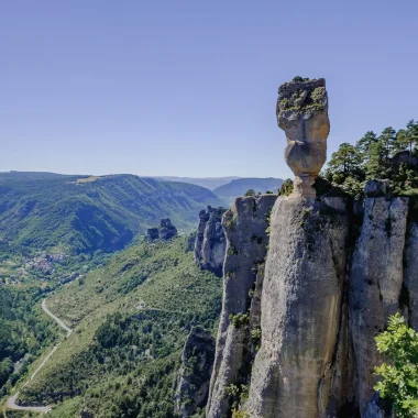 Hiking along the Méjean ridge