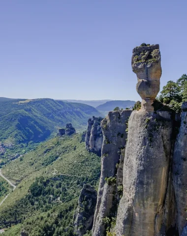 Hiking along the Méjean ridge